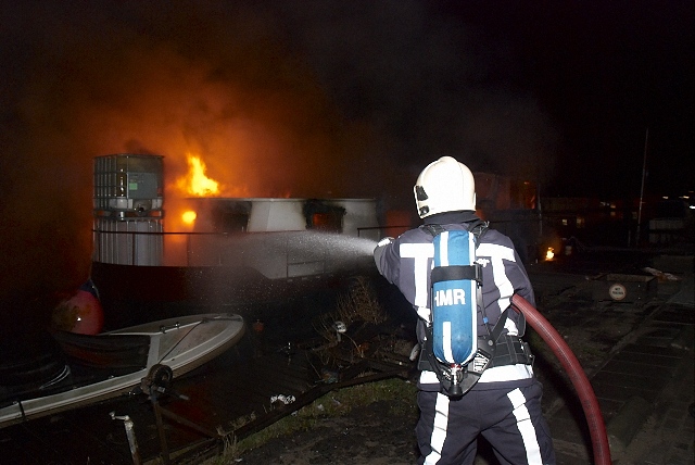 2010/76/20100324 011 Scheepsbrand Nieuwemeerdijk.jpg